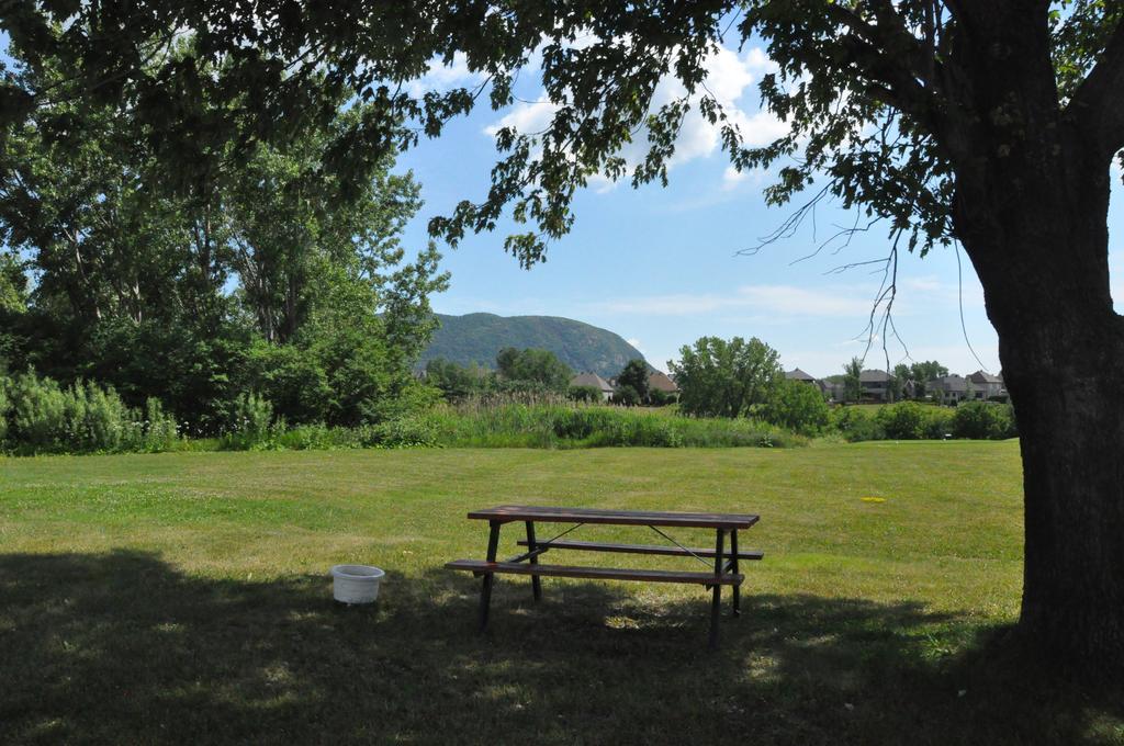 Motel Le Transit Mont-Saint-Hilaire Exterior foto