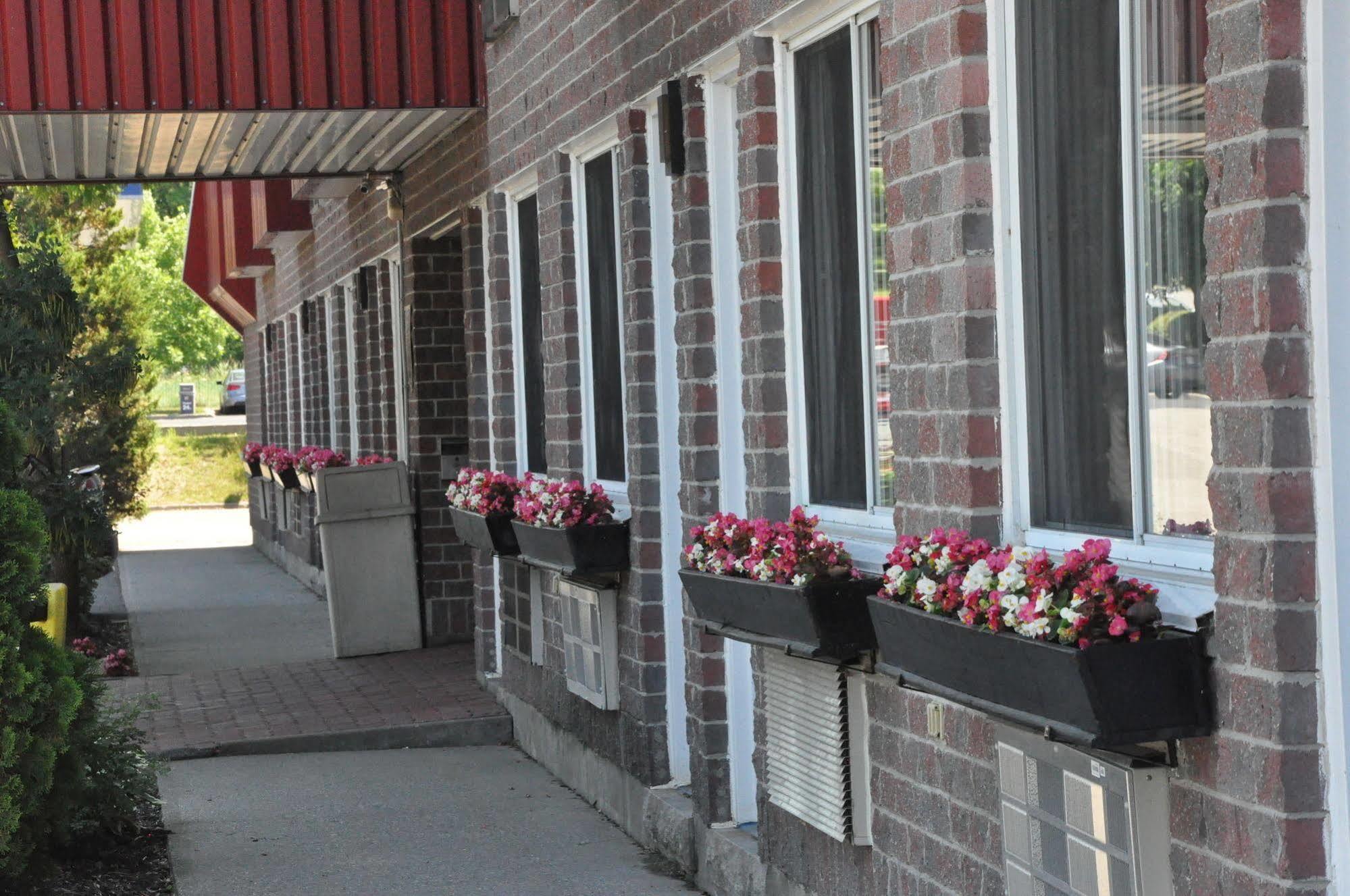 Motel Le Transit Mont-Saint-Hilaire Exterior foto